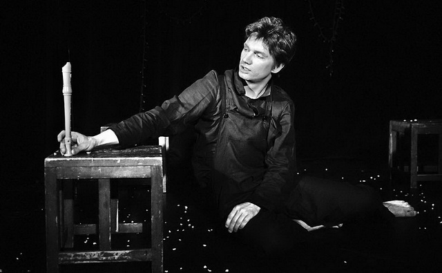 Г. Печкысев. «Прогулки без Пушкина».
Фото В. Постнова Г. Печкысев. «Прогулки без Пушкина».
Фото В. Постнова