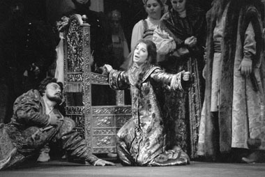 Сцены из спектакля. Театр оперы и балета им. М. Мусоргского.
Фото В. Васильева