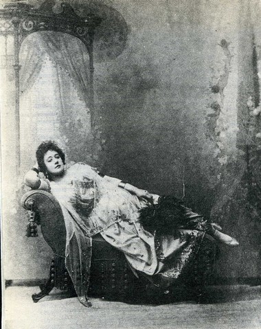 З. В. Холмская. 1897 г. Фото из фондов Музея театрального и музыкального искусства. Фоторепродукция В. Дюжаева З. В. Холмская. 1897 г. Фото из фондов Музея театрального и музыкального искусства. Фоторепродукция В. Дюжаева