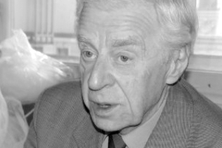90 ЛЕТ МАСТЕРУ В. В. ПЕТРОВУ