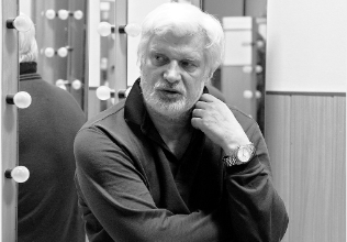 ДМИТРИЙ БРУСНИКИН: «НЕ МОЖЕТ БЫТЬ ТРАДИЦИОННОГО ТЕАТРА»