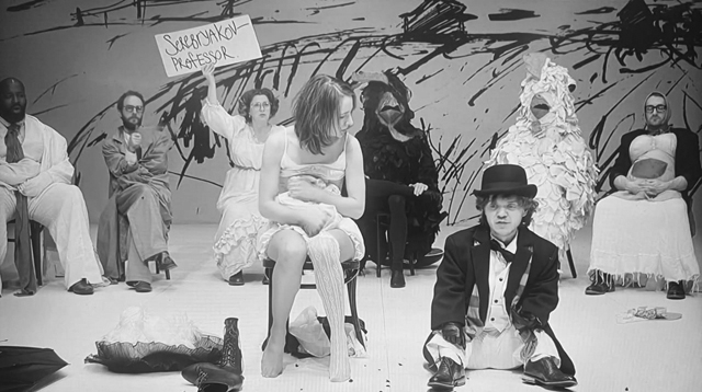 &laquo;ДЯДЯ ВАНЯ&raquo; ДМИТРИЯ КРЫМОВА: ПЕРЕПИСКА ИЗ&nbsp;ДВУХ УГЛОВ