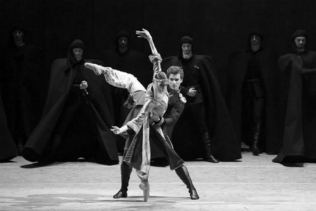 ГЕРОЙ НАШЕГО ВРЕМЕНИ —— РЕЖИССЕР В БАЛЕТНОМ СПЕКТАКЛЕ