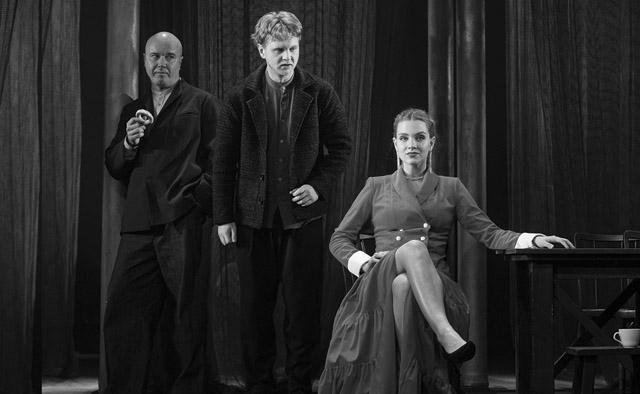 &laquo;КАК ВСЕ НЕРВНЫ! КАК ВСЕ НЕРВНЫ! И&nbsp;СКОЛЬКО ЛЮБВИ...&raquo;