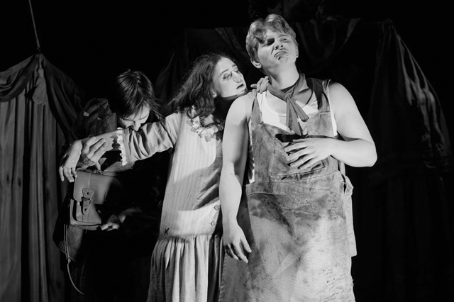 КОГДА БАРАБАН ЗАМОЛКНЕТ? КОГДА БАРАБАН ЗАМОЛКНЕТ?