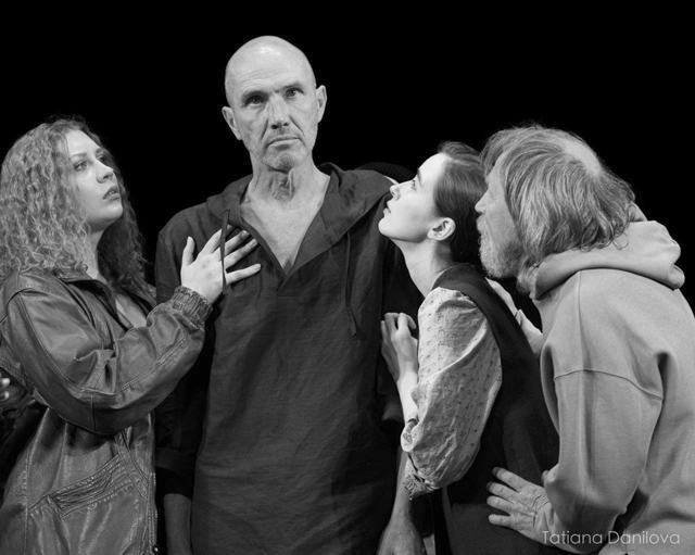 КРАСНОЕ И ЧЕРНОЕ КРАСНОЕ И ЧЕРНОЕ