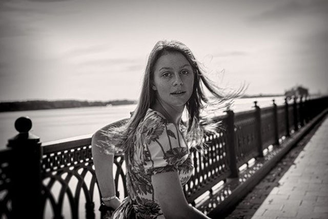 КСЕНИЯ ПЛЮСНИНА: «Я ЗНАЮ, ЧТО ИДЕТ ДОЖДЬ, НО Я ХОЧУ ВСПОМНИТЬ, ЧТО БЫЛО СОЛНЦЕ»