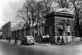 МОЙ МОЛОДЕЖНЫЙК 35-летию Молодежного театра на Фонтанке и 65-летию Семена Яковлевича Спивака