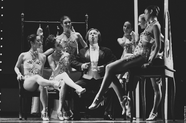 НАД КРЫШАМИ ПАРИЖА