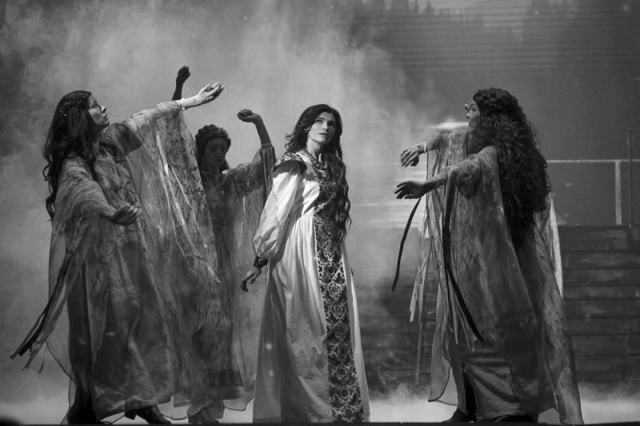 ПРОСТЫЕ НРАВЫ. ПЕРВОБЫТНЫЕ НАТУРЫ...