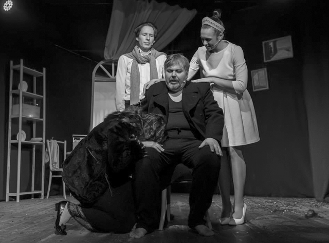 С ТАКИМ СЧАСТЬЕМ — И НА СВОБОДЕ