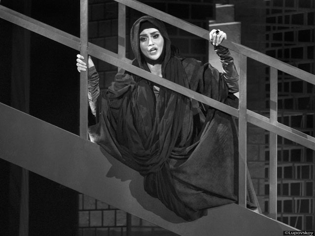 У КРЕМЛЕВСКОЙ СТЕНЫ У КРЕМЛЕВСКОЙ СТЕНЫ