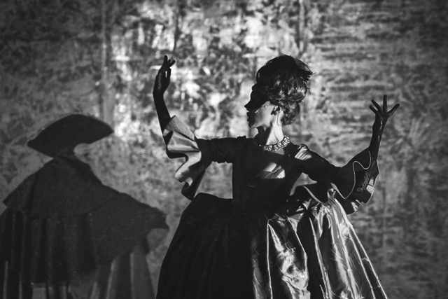 ВСЕ НАУЧИЛИСЬ МАСКИ НАДЕВАТЬ...