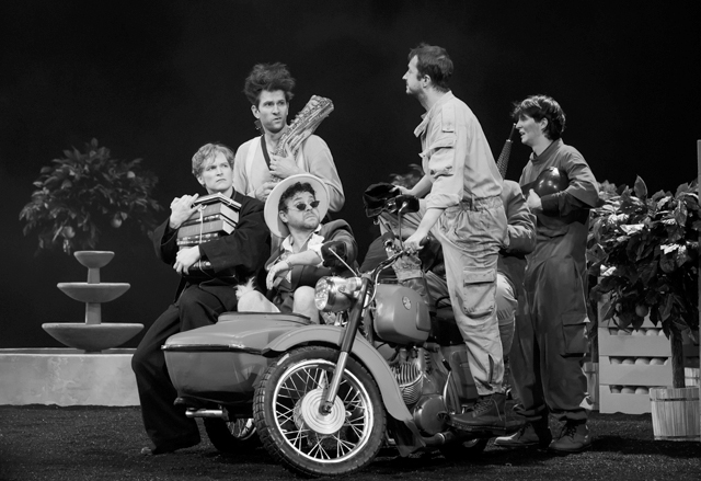 ВЫ ГРУЗИТЕ АПЕЛЬСИНЫ, НО БЕЗ УВАЖЕНИЯ