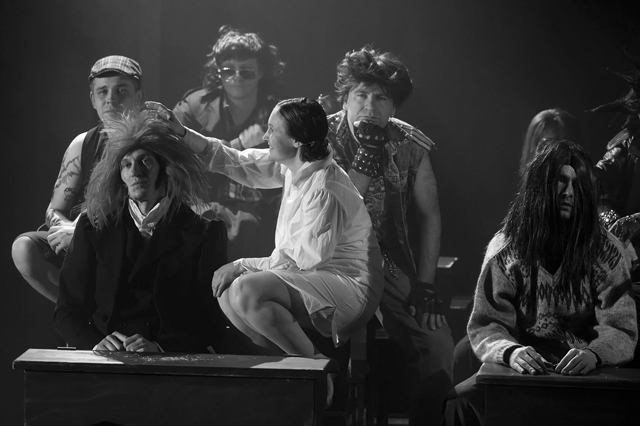 ЗАГОВОР МЕРТВЫХ ПОЭТОВ